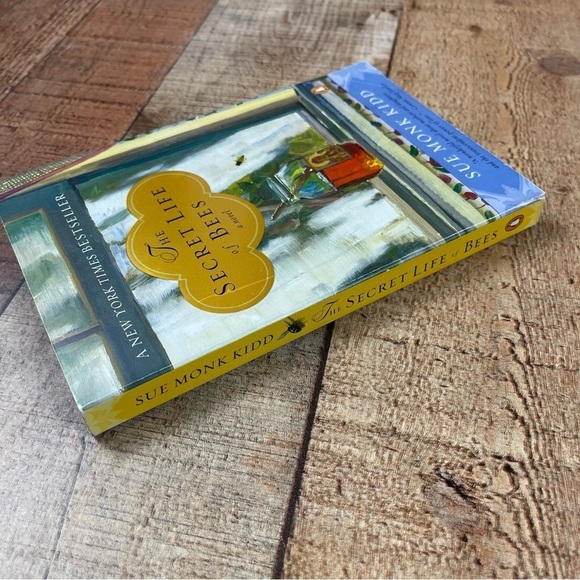 The Secret Life Of Bees Paperback Novel By Sue Monk Kidd Historical Fiction - Picture 7 of 7